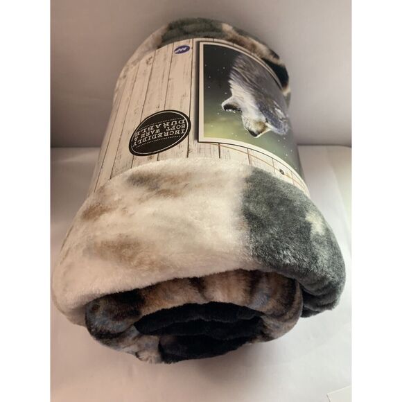 Howling Wolf Throw Blanket Plush Night Sky 50" X 60" Super Soft NEW - Picture 9 of 11